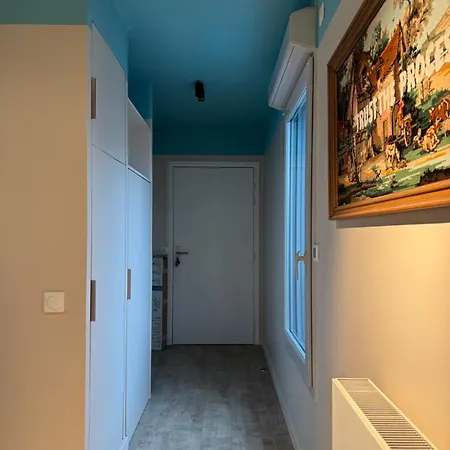 A Deux Pas Du Metro Parisien Apartament *